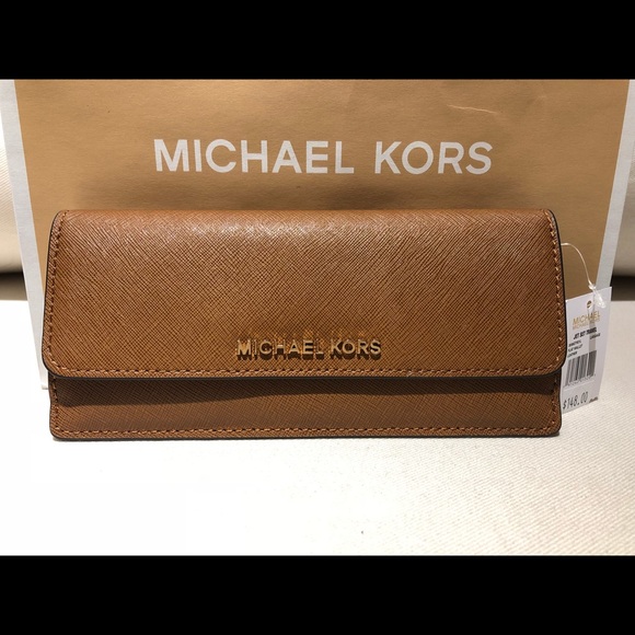 michael kors wallet luggage color